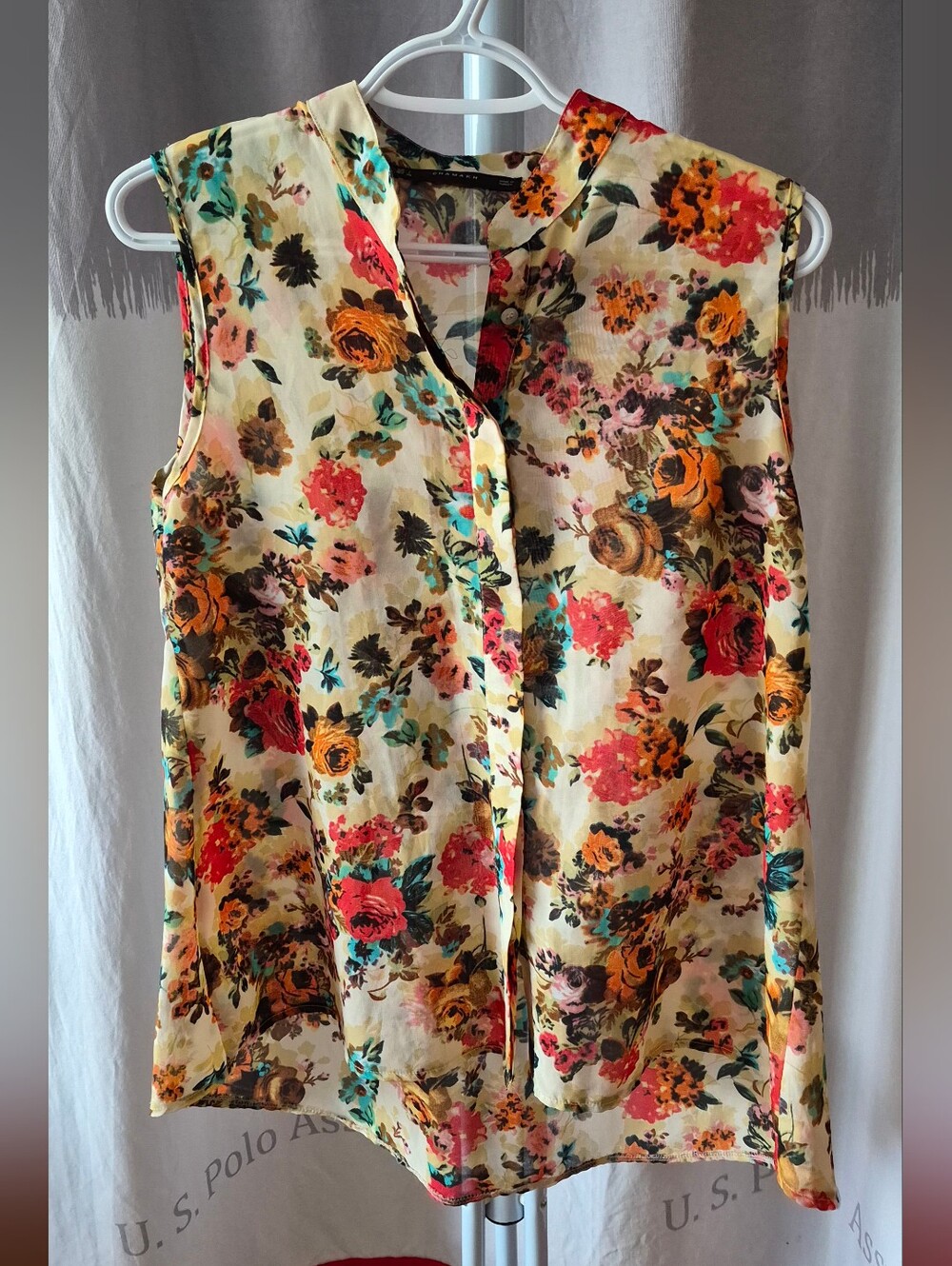 Floral Sleeveless Button-Front Top in Cream with Multicolor Blooms